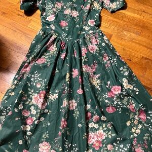 Vintage 80s Handmade Cottagecore Floral Green women’s  Dress Puff sleeve